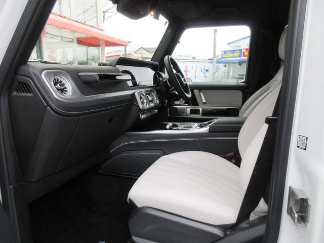 �u���b�N�s�A�m���b�J�[�E�b�h�C���e���A�g����