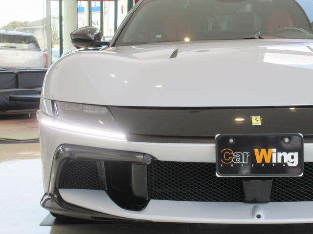 １２チリンドリ ベースグレード　ＯＰ１８２０　フロントＰＰＦ　パノラミックルーフ　カーボンエクステリア＆インテリアパーツ　カーボンレーシングシート　ＬＥＤカーボンステアリング　デジタルリアビューミラー　デュアルカラーレザートリム（3枚目）