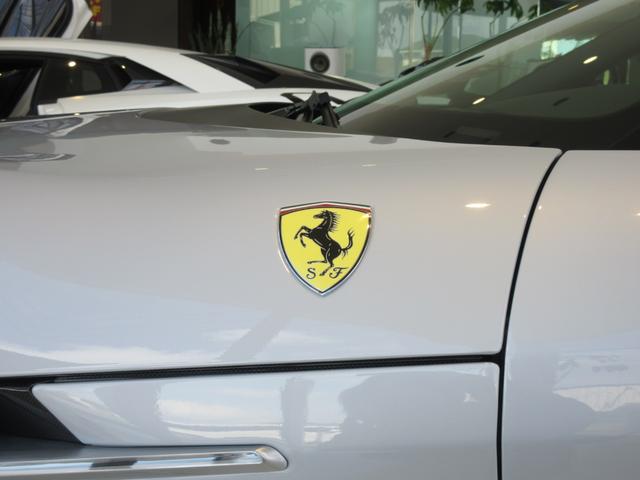 １２チリンドリ ベースグレード　ＯＰ１８２０　フロントＰＰＦ　パノラミックルーフ　カーボンエクステリア＆インテリアパーツ　カーボンレーシングシート　ＬＥＤカーボンステアリング　デジタルリアビューミラー　デュアルカラーレザートリム（14枚目）