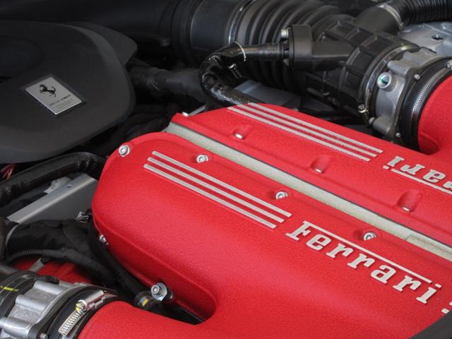 １２チリンドリ ベースグレード　ＯＰ１８２０　フロントＰＰＦ　パノラミックルーフ　カーボンエクステリア＆インテリアパーツ　カーボンレーシングシート　ＬＥＤカーボンステアリング　デジタルリアビューミラー　デュアルカラーレザートリム（20枚目）