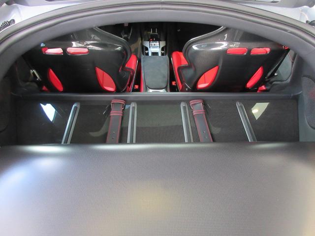 １２チリンドリ ベースグレード　ＯＰ１８２０　フロントＰＰＦ　パノラミックルーフ　カーボンエクステリア＆インテリアパーツ　カーボンレーシングシート　ＬＥＤカーボンステアリング　デジタルリアビューミラー　デュアルカラーレザートリム（30枚目）