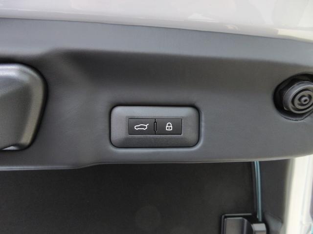 １２チリンドリ ベースグレード　ＯＰ１８２０　フロントＰＰＦ　パノラミックルーフ　カーボンエクステリア＆インテリアパーツ　カーボンレーシングシート　ＬＥＤカーボンステアリング　デジタルリアビューミラー　デュアルカラーレザートリム（31枚目）