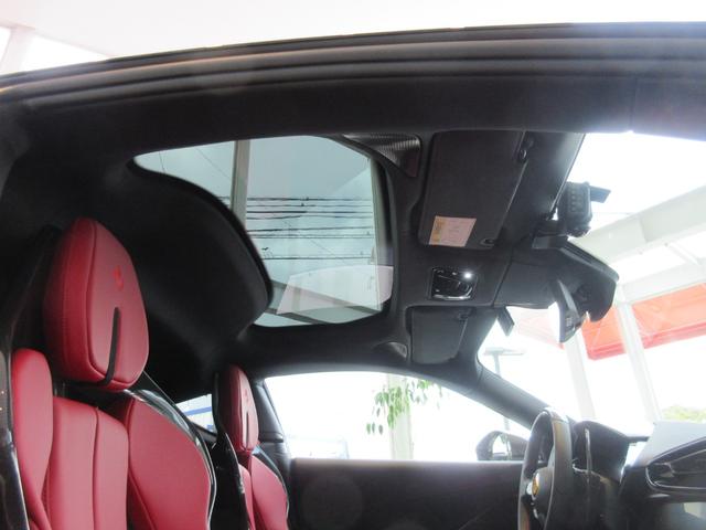 １２チリンドリ ベースグレード　ＯＰ１８２０　フロントＰＰＦ　パノラミックルーフ　カーボンエクステリア＆インテリアパーツ　カーボンレーシングシート　ＬＥＤカーボンステアリング　デジタルリアビューミラー　デュアルカラーレザートリム（43枚目）