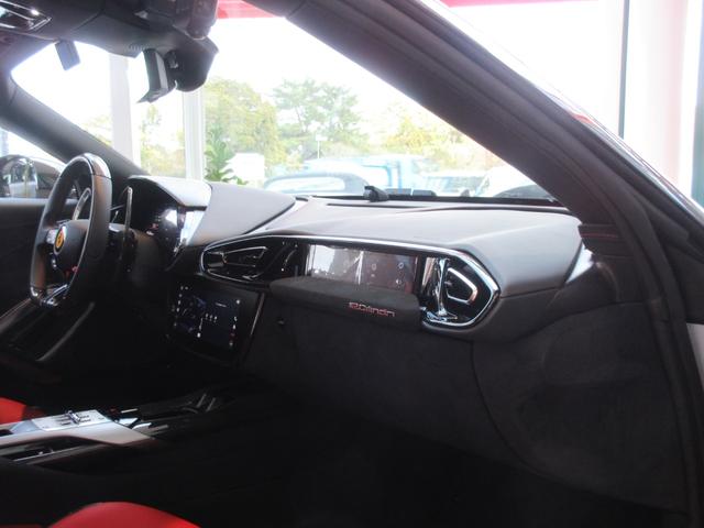 １２チリンドリ ベースグレード　ＯＰ１８２０　フロントＰＰＦ　パノラミックルーフ　カーボンエクステリア＆インテリアパーツ　カーボンレーシングシート　ＬＥＤカーボンステアリング　デジタルリアビューミラー　デュアルカラーレザートリム（44枚目）