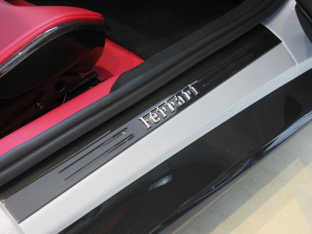 １２チリンドリ ベースグレード　ＯＰ１８２０　フロントＰＰＦ　パノラミックルーフ　カーボンエクステリア＆インテリアパーツ　カーボンレーシングシート　ＬＥＤカーボンステアリング　デジタルリアビューミラー　デュアルカラーレザートリム（48枚目）