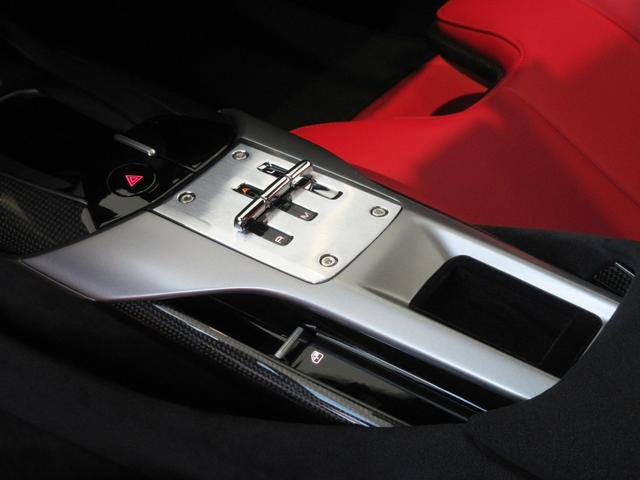 １２チリンドリ ベースグレード　ＯＰ１８２０　フロントＰＰＦ　パノラミックルーフ　カーボンエクステリア＆インテリアパーツ　カーボンレーシングシート　ＬＥＤカーボンステアリング　デジタルリアビューミラー　デュアルカラーレザートリム（65枚目）