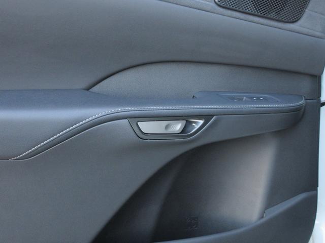 ���]���b�`�C���T�C�h�h�A�n���h��