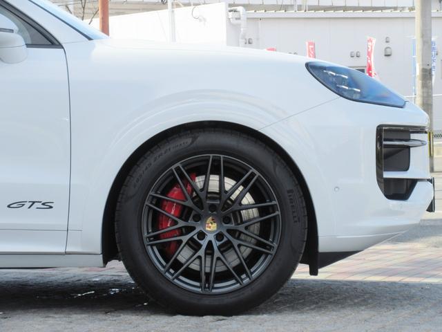 �t���J���[�N���X�g�z�C�[���Z���^�[�L���b�v