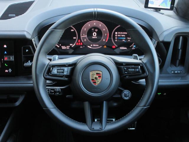 �A�_�v�e�B�u�N���[�Y�R���g���[��