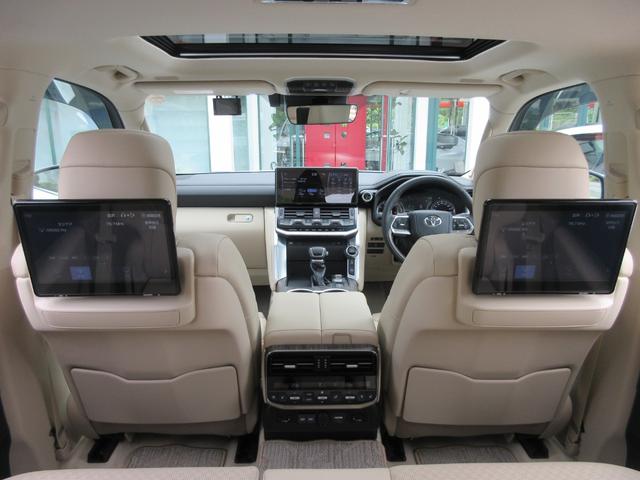 TOYOTA LAND CRUISER ZX | 2024 | PEARL WHITE | 300 km | details