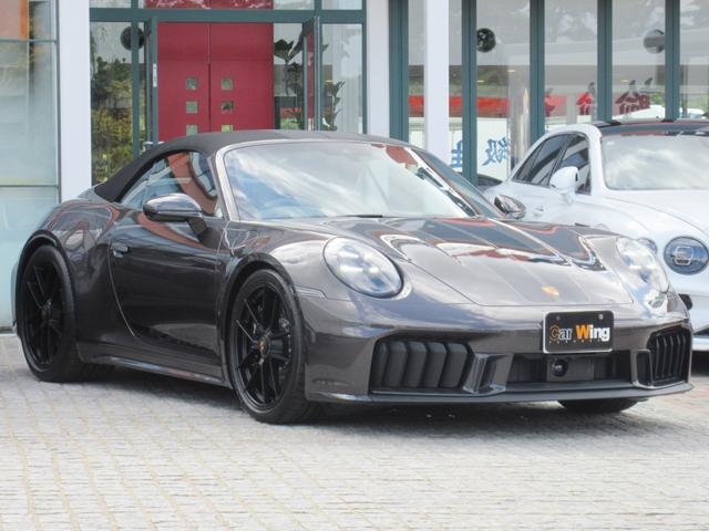 ９１１カレラ４ＧＴＳ　カブリオレ　ＯＰ１０００＋ＰＰＦ　ＰＴＳカラー　ＥｘｃｌｕｓｉｖｅＭａｎｕｆａｋｔｕｒレザー　ＰＣＣＢ　ＰＤＣＣ　Ｆリフト　ＳデザインＰＫＧ・カーボン　ＨＤマトリックスライト　１８ｗａｙシート　ベンチレーション（画像4）