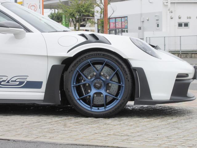 ９１１ＧＴ３ＲＳ　ＯＰ８５９　ヴァイザッハＰＫＧ　２０／２１インチＧＴ３ＲＳ軽量鍛造マグネシウムホイール（インディゴブルー塗装）　ＰＣＣＢ（ハイグロスブラック）　フロントアクスルリフト　クラブスポーツＰＫＧ（画像12）