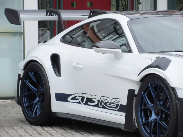 ９１１ＧＴ３ＲＳ　ＯＰ８５９　ヴァイザッハＰＫＧ　２０／２１インチＧＴ３ＲＳ軽量鍛造マグネシウムホイール（インディゴブルー塗装）　ＰＣＣＢ（ハイグロスブラック）　フロントアクスルリフト　クラブスポーツＰＫＧ（画像15）