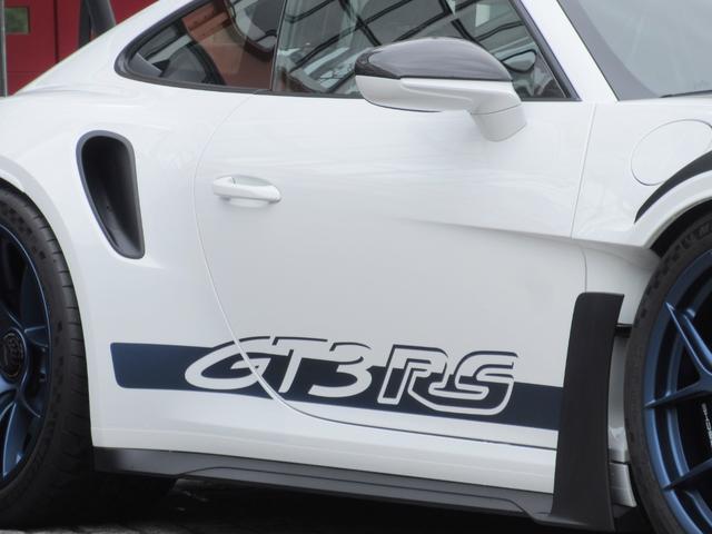 ９１１ＧＴ３ＲＳ　ＯＰ８５９　ヴァイザッハＰＫＧ　２０／２１インチＧＴ３ＲＳ軽量鍛造マグネシウムホイール（インディゴブルー塗装）　ＰＣＣＢ（ハイグロスブラック）　フロントアクスルリフト　クラブスポーツＰＫＧ（画像16）