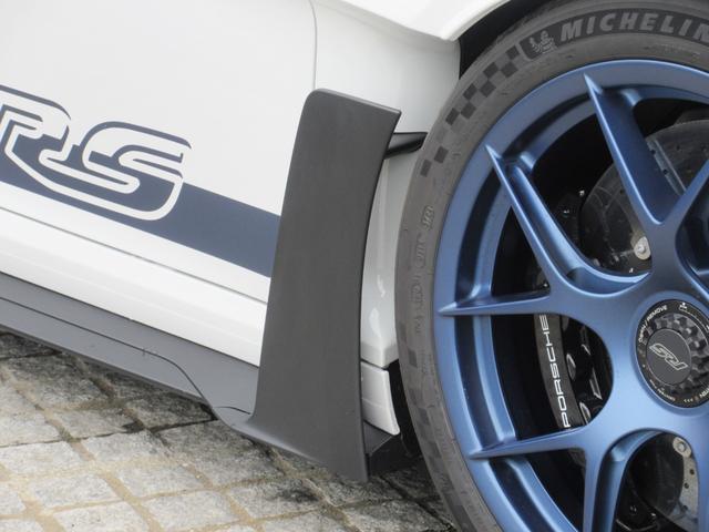 ９１１ＧＴ３ＲＳ　ＯＰ８５９　ヴァイザッハＰＫＧ　２０／２１インチＧＴ３ＲＳ軽量鍛造マグネシウムホイール（インディゴブルー塗装）　ＰＣＣＢ（ハイグロスブラック）　フロントアクスルリフト　クラブスポーツＰＫＧ（画像17）