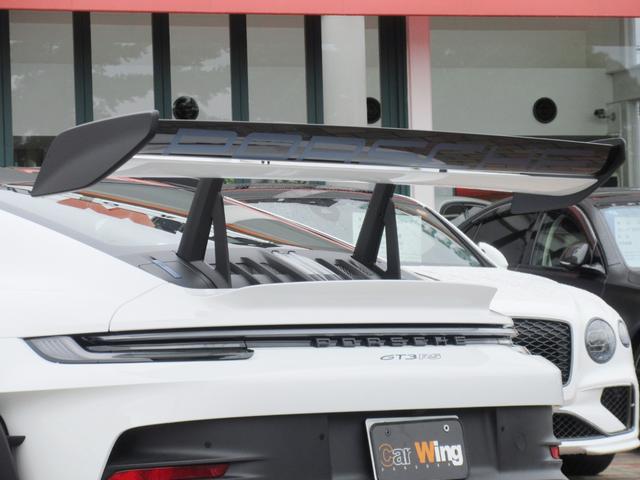 ９１１ＧＴ３ＲＳ　ＯＰ８５９　ヴァイザッハＰＫＧ　２０／２１インチＧＴ３ＲＳ軽量鍛造マグネシウムホイール（インディゴブルー塗装）　ＰＣＣＢ（ハイグロスブラック）　フロントアクスルリフト　クラブスポーツＰＫＧ（画像29）