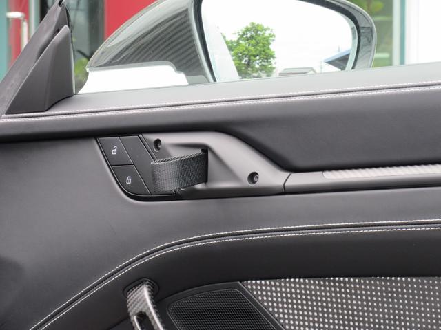 ９１１ＧＴ３ＲＳ　ＯＰ８５９　ヴァイザッハＰＫＧ　２０／２１インチＧＴ３ＲＳ軽量鍛造マグネシウムホイール（インディゴブルー塗装）　ＰＣＣＢ（ハイグロスブラック）　フロントアクスルリフト　クラブスポーツＰＫＧ（画像43）