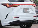 ＮＸ３５０ｈ　Ｆスポーツ　マクレビ　エアロダイナミクスＰＫＧ　パノラマルーフ　オレンジキャリパー　デジタルインナーミラー　後席電動格納　スカッフイルミ　ドアポケットイルミ　カップホルダーイルミ　プロジェクションカーテシイルミ（23枚目）