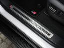 ステンレスドアスカッフプレート（フロント車名ロゴ入り）