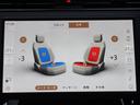 電動フロントパフォーマンスシート(マッサージ、ヒーター&クーラー付)&リアシート(ヒーター&クーラー、電動リクライニング機能付)