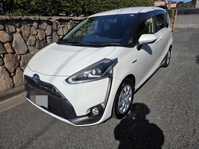 シエンタ ハイブリッドＧ　純正ナビ　バックカメラ　横滑り防止装置　両側パワースライドドア　シートヒーター　ウォークスルー　純正フロアマット　サイドバイザー　ＥＴＣ　Ｂｌｕｅｔｏｏｔｈ再生　スマートキー　オートエアコン　フルセグ（3枚目）