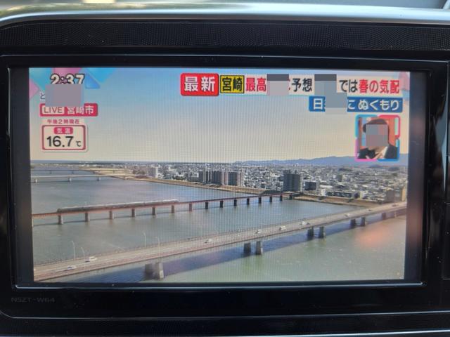 シエンタ ハイブリッドＧ　純正ナビ　バックカメラ　横滑り防止装置　両側パワースライドドア　シートヒーター　ウォークスルー　純正フロアマット　サイドバイザー　ＥＴＣ　Ｂｌｕｅｔｏｏｔｈ再生　スマートキー　オートエアコン　フルセグ（5枚目）