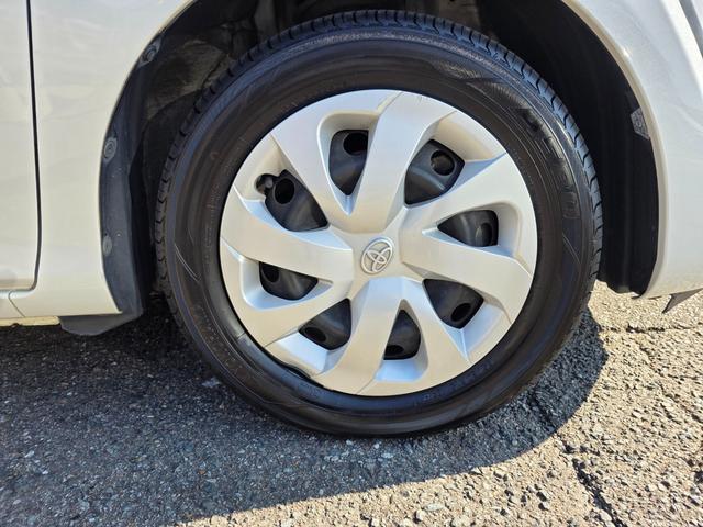 シエンタ ハイブリッドＧ　純正ナビ　バックカメラ　横滑り防止装置　両側パワースライドドア　シートヒーター　ウォークスルー　純正フロアマット　サイドバイザー　ＥＴＣ　Ｂｌｕｅｔｏｏｔｈ再生　スマートキー　オートエアコン　フルセグ（10枚目）