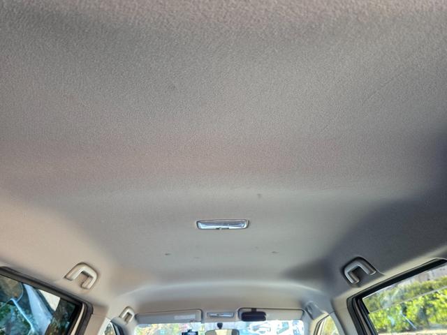 シエンタ ハイブリッドＧ　純正ナビ　バックカメラ　横滑り防止装置　両側パワースライドドア　シートヒーター　ウォークスルー　純正フロアマット　サイドバイザー　ＥＴＣ　Ｂｌｕｅｔｏｏｔｈ再生　スマートキー　オートエアコン　フルセグ（15枚目）