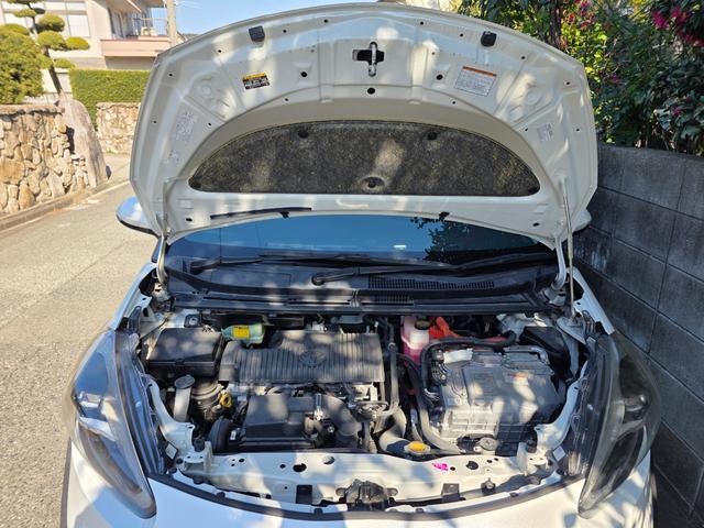 シエンタ ハイブリッドＧ　純正ナビ　バックカメラ　横滑り防止装置　両側パワースライドドア　シートヒーター　ウォークスルー　純正フロアマット　サイドバイザー　ＥＴＣ　Ｂｌｕｅｔｏｏｔｈ再生　スマートキー　オートエアコン　フルセグ（18枚目）