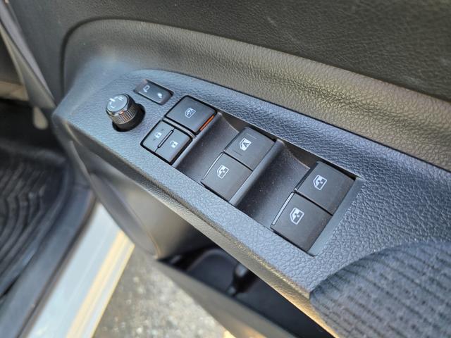 シエンタ ハイブリッドＧ　純正ナビ　バックカメラ　横滑り防止装置　両側パワースライドドア　シートヒーター　ウォークスルー　純正フロアマット　サイドバイザー　ＥＴＣ　Ｂｌｕｅｔｏｏｔｈ再生　スマートキー　オートエアコン　フルセグ（19枚目）