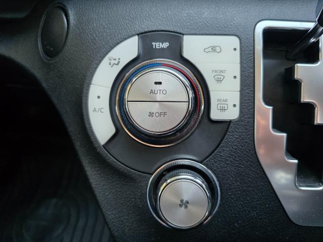 シエンタ ハイブリッドＧ　純正ナビ　バックカメラ　横滑り防止装置　両側パワースライドドア　シートヒーター　ウォークスルー　純正フロアマット　サイドバイザー　ＥＴＣ　Ｂｌｕｅｔｏｏｔｈ再生　スマートキー　オートエアコン　フルセグ（24枚目）