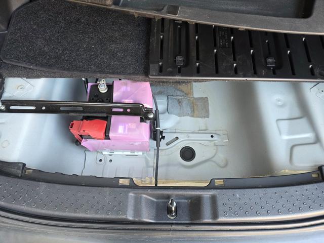 シエンタ ハイブリッドＧ　純正ナビ　バックカメラ　横滑り防止装置　両側パワースライドドア　シートヒーター　ウォークスルー　純正フロアマット　サイドバイザー　ＥＴＣ　Ｂｌｕｅｔｏｏｔｈ再生　スマートキー　オートエアコン　フルセグ（35枚目）