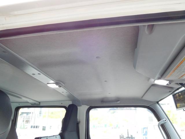 キャンター Wキャブ カスタムメッキ 6速デュオニック メッキフェンダー 左右電動格納・ヒーターミラー ETC 車線逸脱警報 バックモニター ドラレコ キーフリー トラクションコントロール リヤヒーター(20枚目)