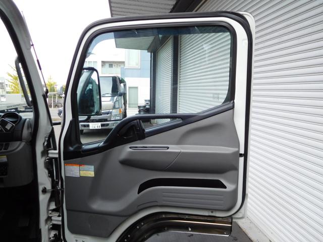 キャンター Wキャブ カスタムメッキ 6速デュオニック メッキフェンダー 左右電動格納・ヒーターミラー ETC 車線逸脱警報 バックモニター ドラレコ キーフリー トラクションコントロール リヤヒーター(21枚目)