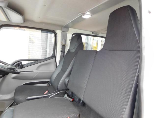 キャンター Wキャブ カスタムメッキ 6速デュオニック メッキフェンダー 左右電動格納・ヒーターミラー ETC 車線逸脱警報 バックモニター ドラレコ キーフリー トラクションコントロール リヤヒーター(32枚目)