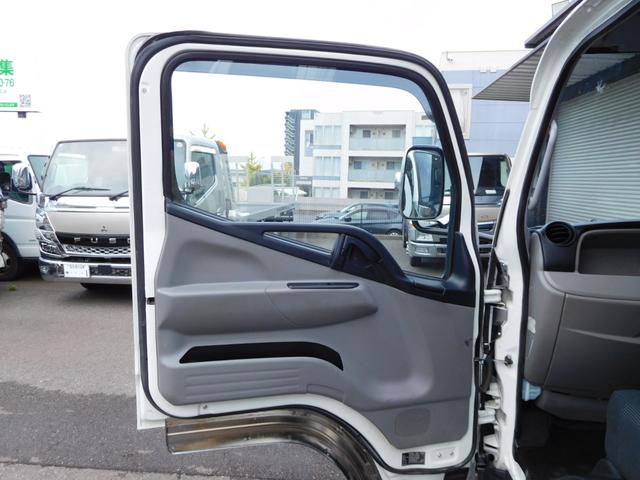 キャンター Wキャブ カスタムメッキ 6速デュオニック メッキフェンダー 左右電動格納・ヒーターミラー ETC 車線逸脱警報 バックモニター ドラレコ キーフリー トラクションコントロール リヤヒーター(34枚目)