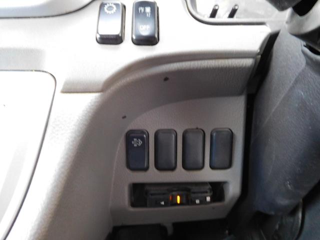 キャンター Ｗキャブロング全低床　Ｗキャブ　カスタムメッキ　メッキ新品バンパーフロントメッキフェンター　後期　新品笠木　６速デュオニック　キーレス　デッキ鉄板張り　オーバーヘッドシェルフ　リヤヒーター　左電動格納ミラー　荷台作業灯（14枚目）