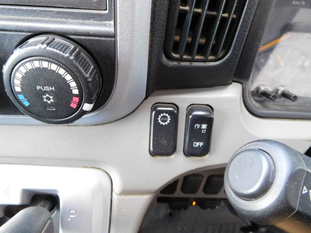 キャンター Ｗキャブロング全低床　Ｗキャブ　カスタムメッキ　メッキ新品バンパーフロントメッキフェンター　後期　新品笠木　６速デュオニック　キーレス　デッキ鉄板張り　オーバーヘッドシェルフ　リヤヒーター　左電動格納ミラー　荷台作業灯（15枚目）