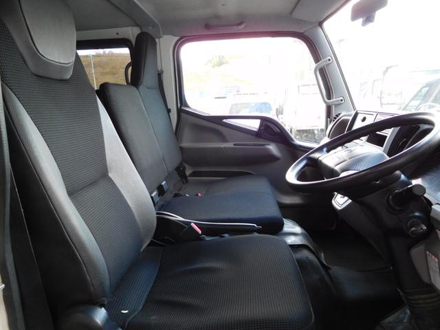 キャンター Ｗキャブロング全低床　Ｗキャブ　カスタムメッキ　メッキ新品バンパーフロントメッキフェンター　後期　新品笠木　６速デュオニック　キーレス　デッキ鉄板張り　オーバーヘッドシェルフ　リヤヒーター　左電動格納ミラー　荷台作業灯（17枚目）