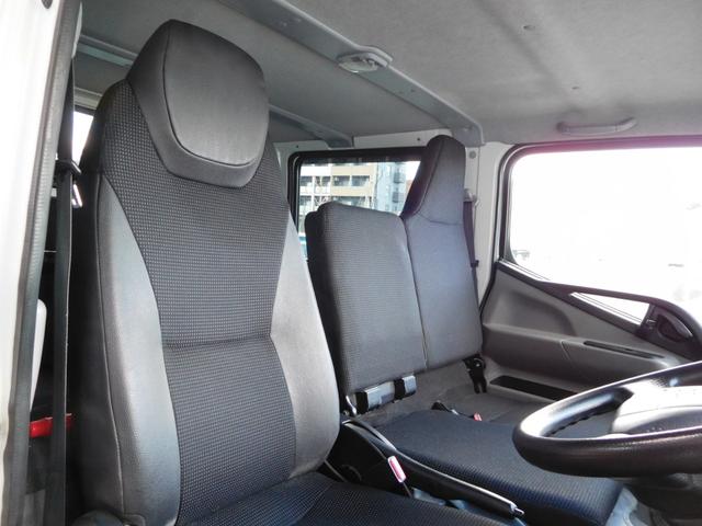 キャンター Ｗキャブロング全低床　Ｗキャブ　カスタムメッキ　メッキ新品バンパーフロントメッキフェンター　後期　新品笠木　６速デュオニック　キーレス　デッキ鉄板張り　オーバーヘッドシェルフ　リヤヒーター　左電動格納ミラー　荷台作業灯（18枚目）