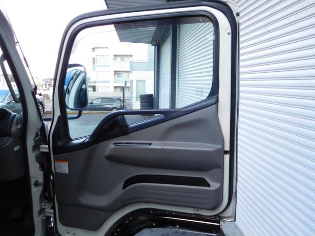キャンター Ｗキャブロング全低床　Ｗキャブ　カスタムメッキ　メッキ新品バンパーフロントメッキフェンター　後期　新品笠木　６速デュオニック　キーレス　デッキ鉄板張り　オーバーヘッドシェルフ　リヤヒーター　左電動格納ミラー　荷台作業灯（21枚目）