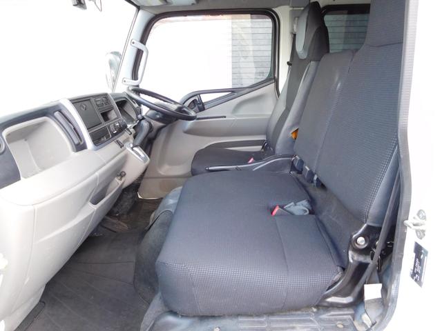キャンター Ｗキャブロング全低床　Ｗキャブ　カスタムメッキ　メッキ新品バンパーフロントメッキフェンター　後期　新品笠木　６速デュオニック　キーレス　デッキ鉄板張り　オーバーヘッドシェルフ　リヤヒーター　左電動格納ミラー　荷台作業灯（33枚目）