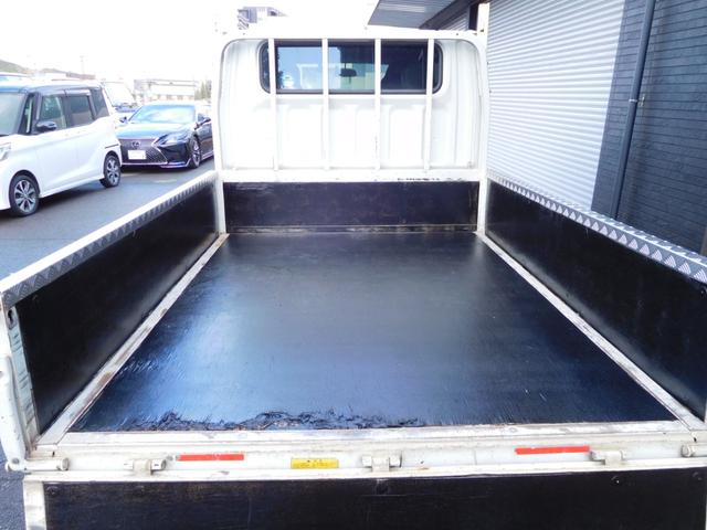 キャンター Ｗキャブ全低床　Ｗキャブ　カスタムメッキ　メッキ新品バンパー　フロントメッキフェンター　後期　新品笠木　６速デュオニック　キーレス　積載量２０００Ｋｇ　オーバーヘッドシェルフ　リヤヒーター　左電動格納ミラー　ＥＴＣ（7枚目）