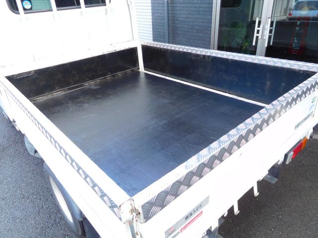 キャンター Ｗキャブ全低床　Ｗキャブ　カスタムメッキ　メッキ新品バンパー　フロントメッキフェンター　後期　新品笠木　６速デュオニック　キーレス　積載量２０００Ｋｇ　オーバーヘッドシェルフ　リヤヒーター　左電動格納ミラー　ＥＴＣ（8枚目）