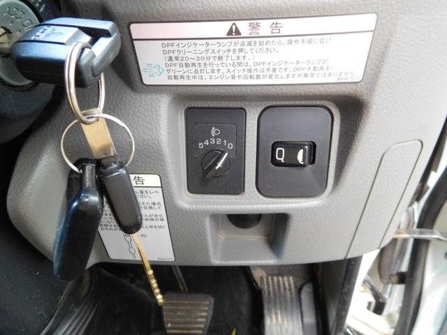 キャンター Ｗキャブ全低床　Ｗキャブ　カスタムメッキ　メッキ新品バンパー　フロントメッキフェンター　後期　新品笠木　６速デュオニック　キーレス　積載量２０００Ｋｇ　オーバーヘッドシェルフ　リヤヒーター　左電動格納ミラー　ＥＴＣ（13枚目）