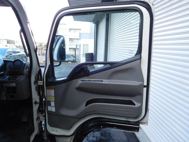 キャンター Ｗキャブ全低床　Ｗキャブ　カスタムメッキ　メッキ新品バンパー　フロントメッキフェンター　後期　新品笠木　６速デュオニック　キーレス　積載量２０００Ｋｇ　オーバーヘッドシェルフ　リヤヒーター　左電動格納ミラー　ＥＴＣ（19枚目）