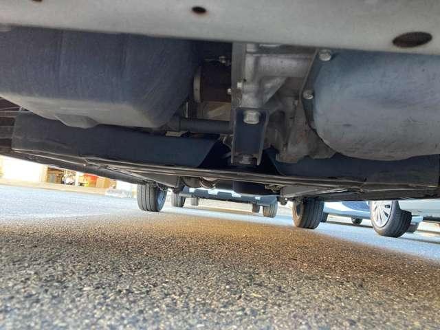 ｅＫカスタム Ｔセーフティパッケージ　カーナビ　全方位カメラ　ＥＴＣ　ナビＴＶ　フロントベンチシート　記録簿　ＥＴＣ車載器　ｉ－ｓｔｏｐ　フルセグ　Ｓヒーター　メモリーナビ　ＤＶＤ　ＥＳＣ　ターボ　盗難防止システム　ＡＢＳ　エアバッグ（17枚目）