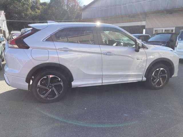 エクリプスクロスＰＨＥＶ Ｐ　ナビ　バックカメラ　全方位モニター　３６０度カメラ　ＡＢＳ　クルコン　バックカメラ　ソナー　寒冷地仕様車　禁煙車　４ＷＤ　盗難防止　フルオートエアコン　横滑り防止　キーフリー　サイドエアバッグ　ナビ（13枚目）