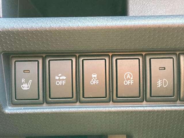 こちらの５つのスイッチは便利な機能と安全な機能を搭載しています。ちなみにシートヒーターは運転席側のみの搭載となっております。