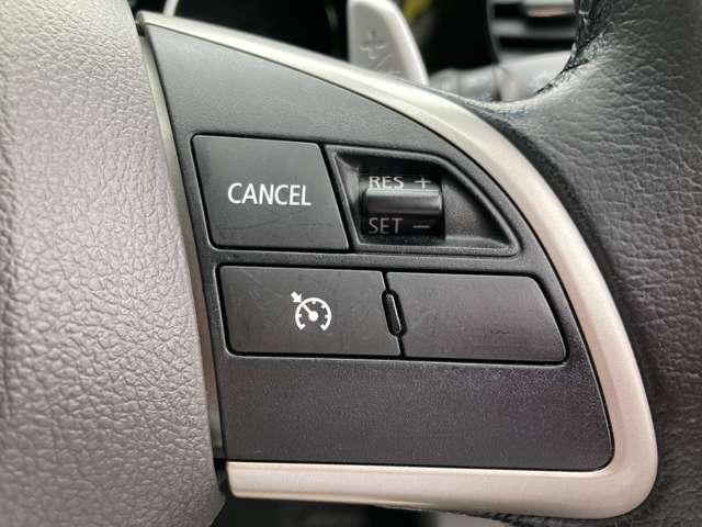 ハンドルの右側のスイッチはクルーズコントロールを使うときを使用する時に使うスイッチです。